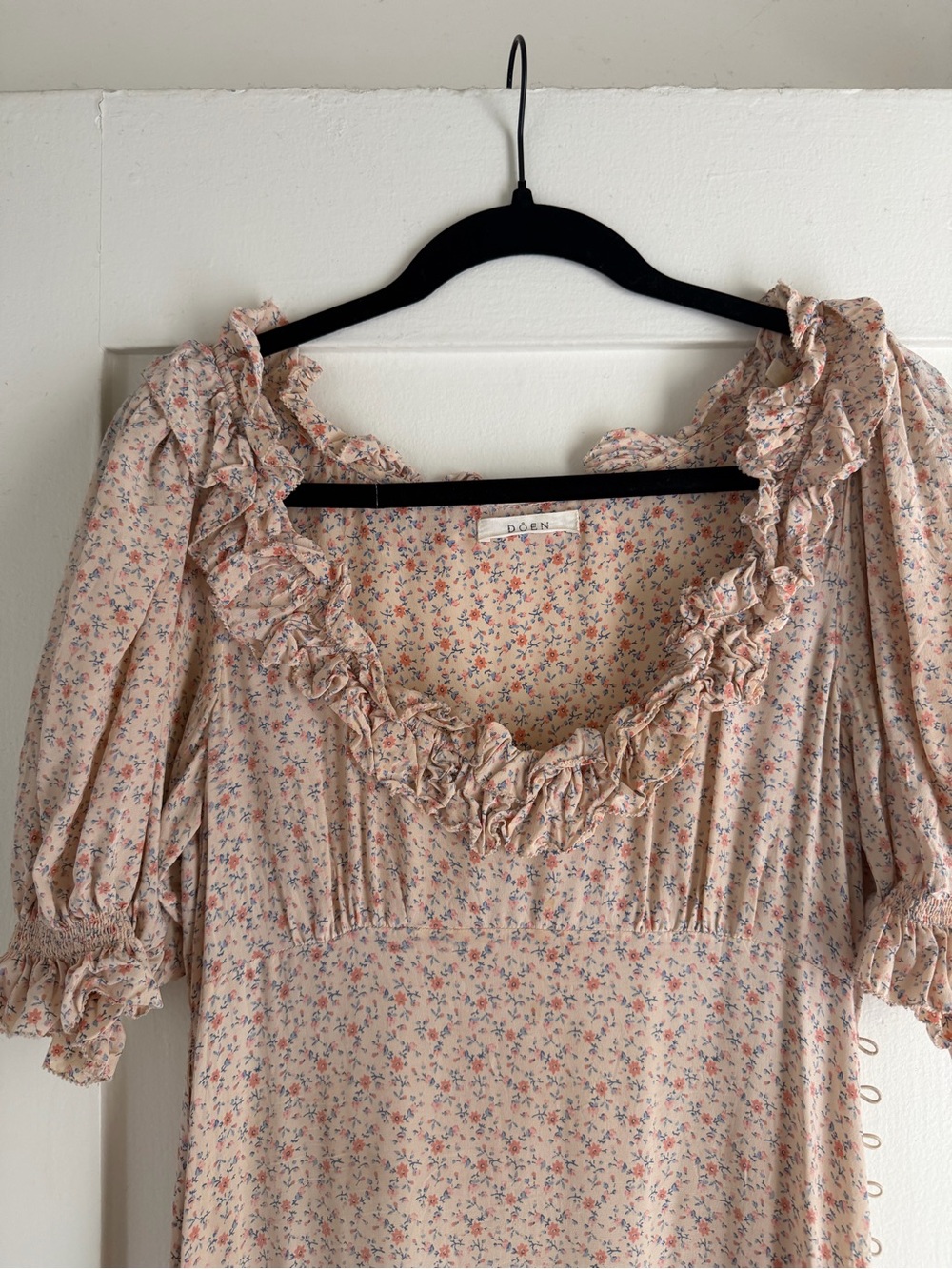 Doen Blush Floral Ruffle-Neck Midi Dress - Picture 2 of 6